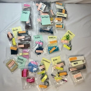 Lot de pièces détachées liées au bâtiment LEGO - 142 pièces spéciales - Support porte fenêtre - Photo 1/12