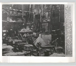 Charred CLASSROOMS of TRAGIC Chicago School FIRE Disasters 1958 Press Photo - Picture 1 of 2