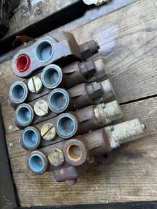 Parker Gresen V-42  4 Valve V42-235-b - Picture 1 of 5