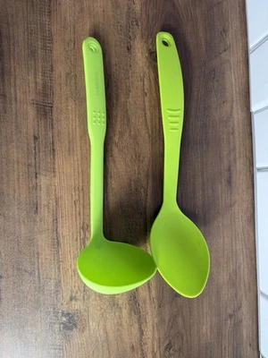 Cucharón Farberware 11" y cuchara verde lima Foto 1 de 4