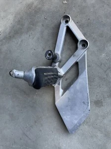 HONDA Cbr600 F2 Footpeg Bracket Left Step 1991-1994 OEM 50700-MV9-000 - Picture 1 of 10