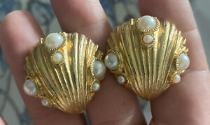 Vtg SIGNED GAY BOYER GOLDTONE SHELL CLIP EARRINGS With Pearls