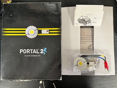 ThinkGeek, Inc. Portal 2 PotatOS Science Kit Completo En Caja Casi Como Nuevo En Caja Foto 1 de 4