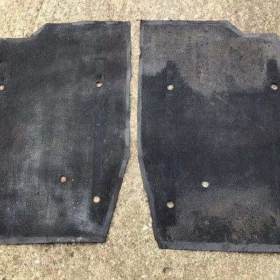 MG B GT ROADSTER PAIR OF BLACK USED UNDER  SEAT RUBBER MATS - Image 1 of 4