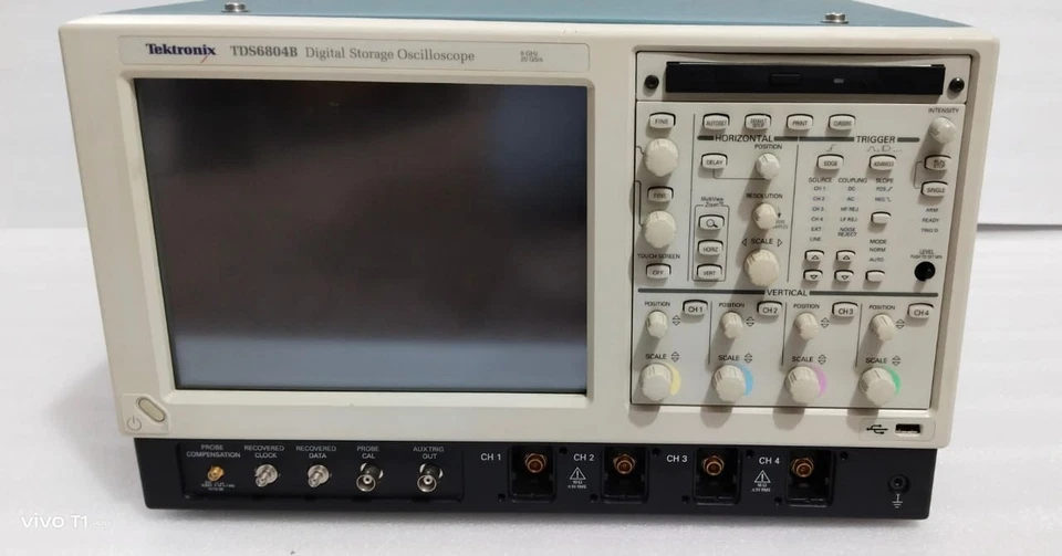 TEKTRONIX - TDS6804B - DIGITAL STORAGE OSCILLOSCOPE- 8 GHz - FOR SPARES - Image 1 of 4