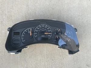 2000-2002 GMC Yukon Speedometer Cluster Assembly OEM - Picture 1 of 9