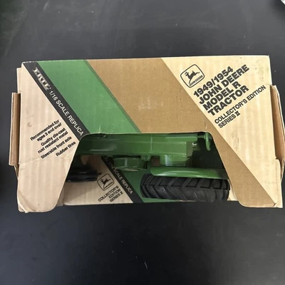 Ertil 1949/1954 John Deere Model R Tractor collectors edition series 2  1/16 - Image 1 of 4