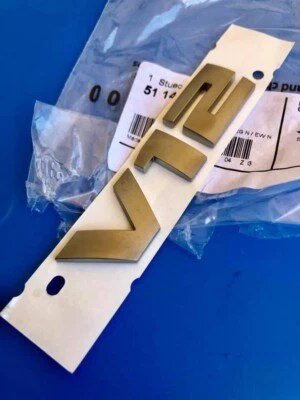 Logo Abzeichen Emblem BMW G11 G12 V12 Serie 7 51148072626 Grau Cérium Orig Neu - Bild 1 von 4