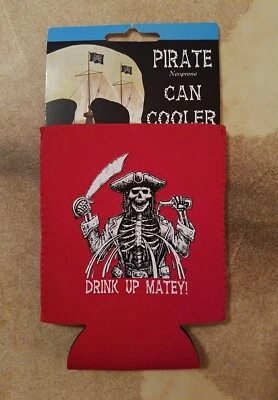 Refrigerador de lata de neoprene pirata. Drink Up Matey! Koozie Coolie vermelho 4"×4" novo com etiquetas - Imagem 1 de 2