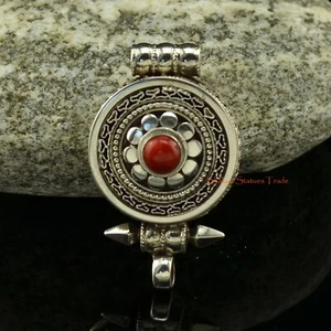 Colgante de plata de piedra de coral hecho a mano de fina calidad Ghau de Patan, Nepal - Imagen 1 de 5