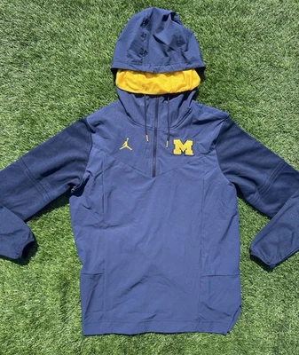 Hombre Pequeño | Jordan X Michigan Wolverines 1/4 Cremallera Pullover | NCAA | PE | Foto 1 de 4