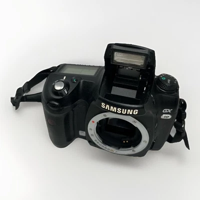 Samsung GX-10 Digitale Spiegelreflexkamera DSLR 10,2 MP inkl. Zubehörpaket - Bild 1 von 4