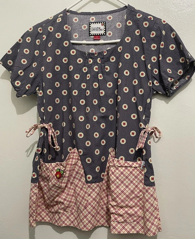 Mary Engelbreit Scrubs Top Size Small Multicolored Preowned - Image 1 of 4