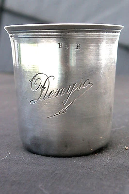 * ANCIENNE TIMBALE GRAVE DENYSE EN ARGENT COQ 1er TITRE 1809 - 95 grs - Photo 1/4