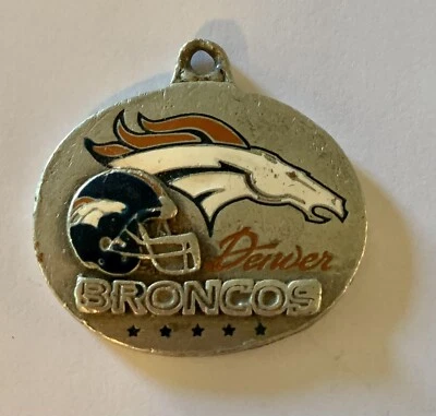 Llavero de metal oficial de la NFL Denver Broncos 1997 pieza Siskiyou Buckle Co Foto 1 de 2