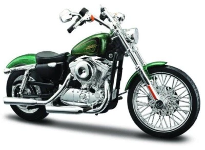 Harley-Davidson HD Custom 2013 XL 1200V SEVENTY-TWO VERDE Model Moto Maisto 1:12 - Immagine 1 di 4