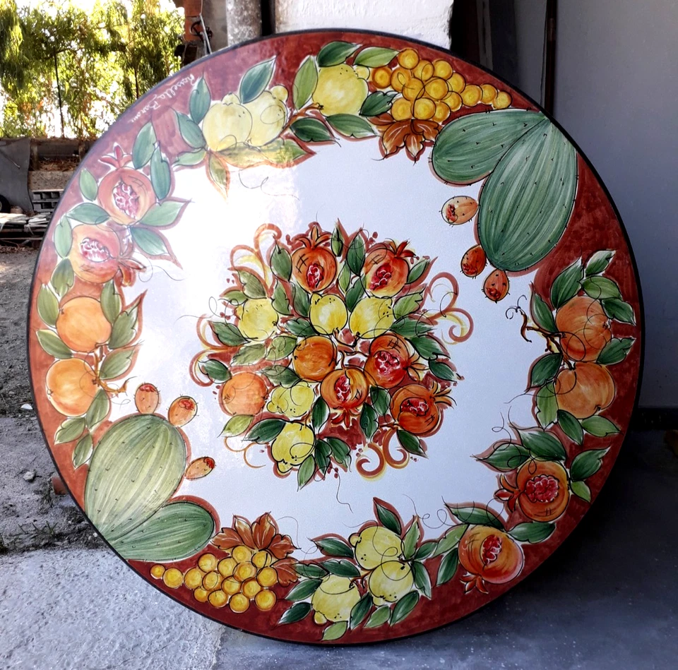 Tavolo in pietra lavica dipinto a mano. - Immagine 1 di 3