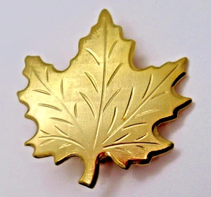 Maple Leaf Brooch Gold Tone Textured Fall Nature Pin Vintage Autumn Jewelry - Picture 1 of 6