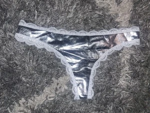 VS DREAM ANGELS Older Style White Lace Thong Panty NEW Xsmall Silver Shine - Picture 1 of 3