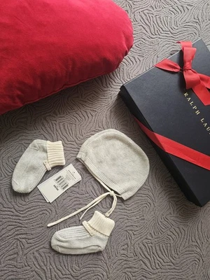 Nuevo Ralph Lauren Gris Tejido Sombrero Y Botines Bebé Niño Conjunto de Regalo Edad 6-9 Meses Foto 1 de 4