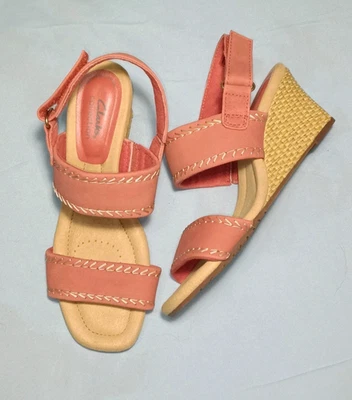 Sandalias de cuña Clarks punta abierta para mujer EE. UU. 6,5 M zapatos Kyarra rosa salmón Foto 1 de 4