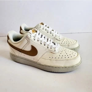 Nike weiß und goldfarbene Turnschuhe klassisches Low-Top-Design Damengröße 7 - Bild 1 von 10