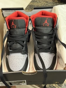 Youth Size 4 Air Jordon 1 MID (GS)! Only worn once! - Picture 1 of 6