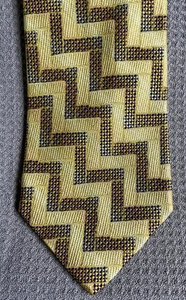 Ermenegildo Zegna geometric design yellow silk tie 4x58 inches - Picture 1 of 4