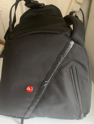 Manfrotto Advanced Active Sling 2 Good condition (cross body strap missing ) - Image 1 of 4