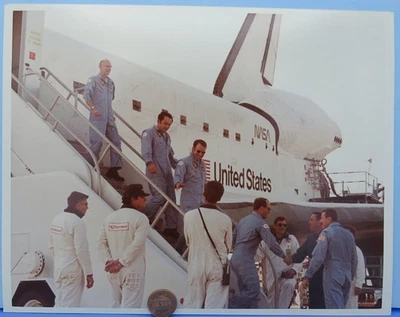 NASA Press PHOTO vtg STS-51c Shuttle DISCOVERY Astronaut Crew Departs Orbiter - Image 1 of 2