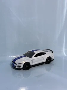 Hot Wheels Premium Ford Shelby Mustang GT350R bianco/blu garage di Jay Leno sciolto - Foto 1 di 5