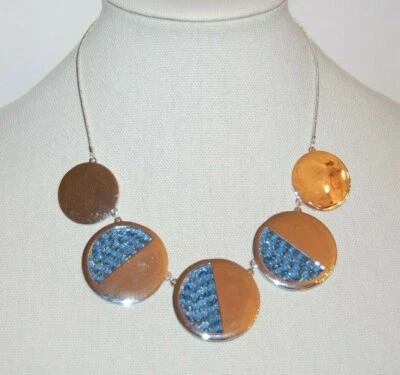 ELEGANTE COLLAR BABERO PLATEADO KENNETH COLE ALTA COSTURA CRISTALES AZULES EN DISCOS REDONDOS Foto 1 de 4