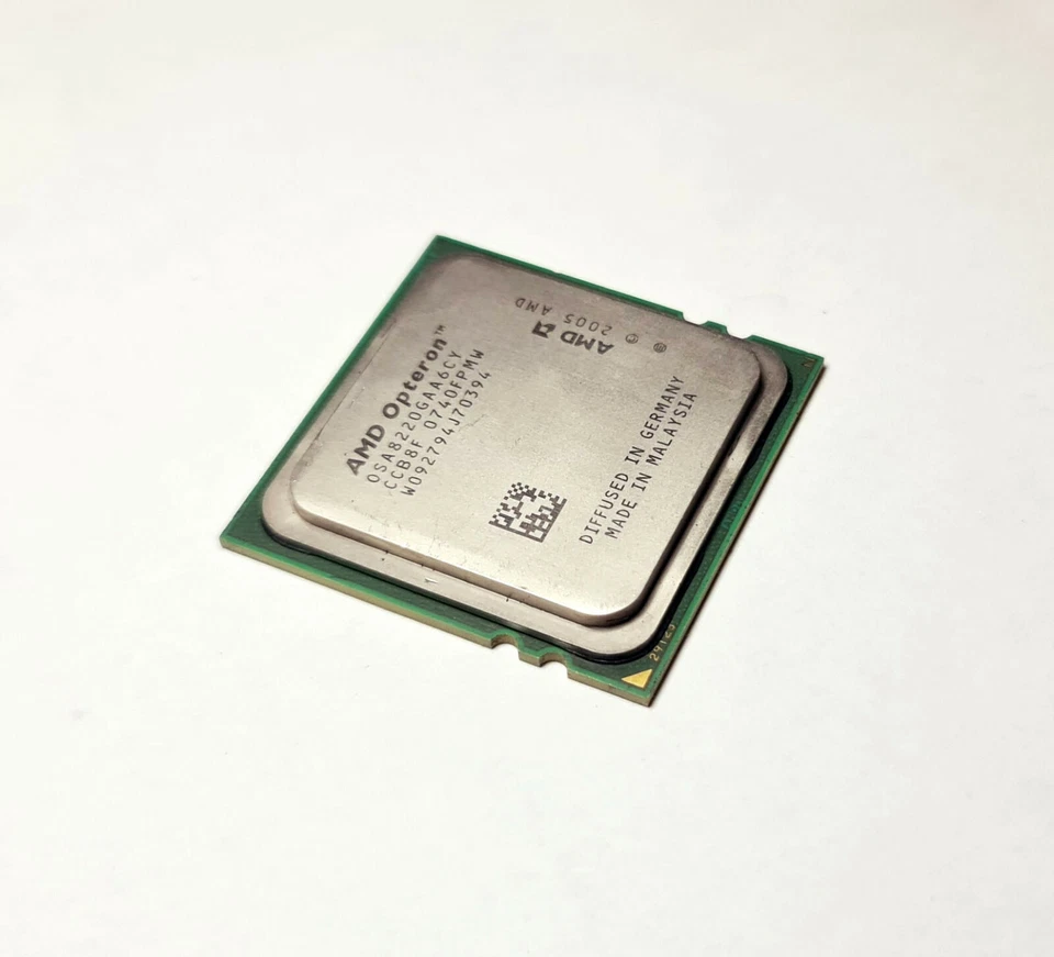 AMD Second Generation Opteron 8220 2.8 GHz - OSA8220GAA6CY Socket F - Image 1 of 1
