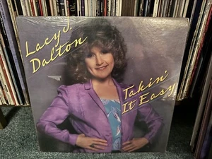 LACY J DALTON TAKIN’IT EASY VINYL LP Vintage Vinyl 1981 CBS Columbia - Imagen 1 de 2