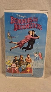 Bedknob And Broomsticks - Walt Disney - VHS - Animated Movie - Clamshell - Bild 1 von 9
