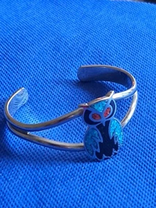 VINTAGE TURQUOISE, CORAL & ENAMELLED OWL CUFF BANGLE - Picture 1 of 5