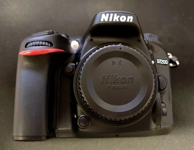 Nikon D7200 – Boîtier seul – Excellent état – 150300 déclenchements - Immagine 1 di 4
