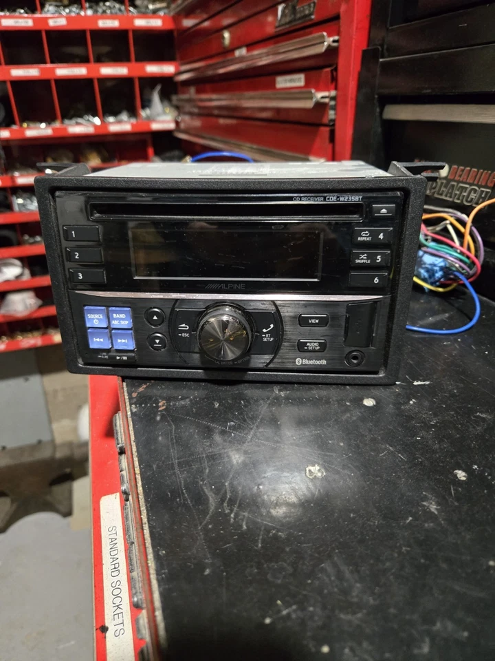 Alpine CDE-W235BT Coche Estéreo Doble DIN Bluetooth, Radio CD, USB Foto 1 de 1