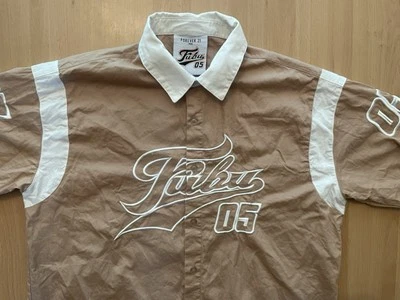 Camisa Forever 21 FUBU Grande Beige Abotonada Manga Corta Cuello Bordado Foto 1 de 4