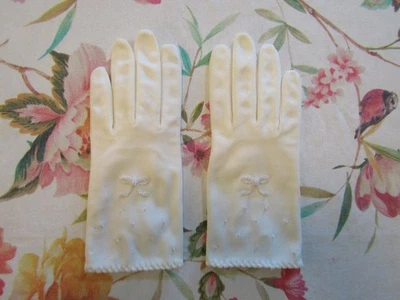 Vintage NOS New Unworn White Cotton Italian 8" Gloves--Beaded Bow Motif--Size 7 - Image 1 of 4