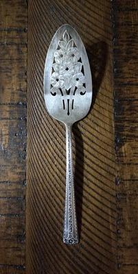 Servidor de pastel Wm Rogers IS plateado 8 1/2" ramo de primavera flor patrón floral Foto 1 de 4