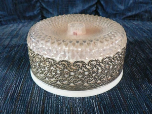 Vintage MON BOUDOIR Crystal Cut Lucite 5" Filigree Wrapped Vanity Dusting Powder - Picture 1 of 9