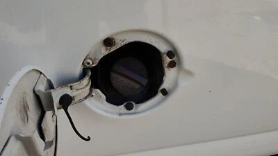 Conjunto de cuello de llenado de combustible Savana Van 2500 1998-2002 con tapa de gasolina OEM 15156236 Foto 1 de 4