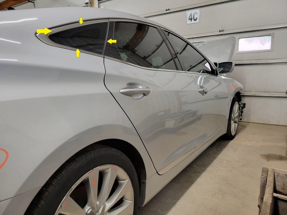 2015 HYUNDAI AZERA PASSENGER RIGHT QUARTER GLASS WINDOW ONLY - Image 1 of 1