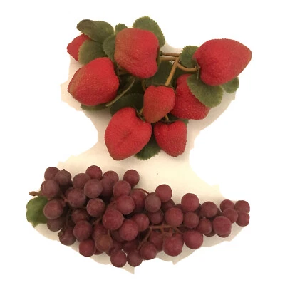 Expositor realista de diseño de fresas de plástico sintético uvas fruta vino Foto 1 de 4