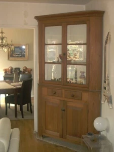 Antique Pennsylvania Corner Cabinet - 1800’s - Cherry And Pine - Picture 1 of 10