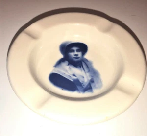 SYRACUSE CHINA Bandeja Cerámica Ceniza con Imagen de Mujer Pionera EE. UU. 89 Blanco - Imagen 1 de 7