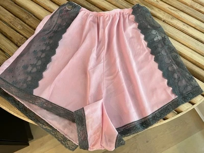 VINTAGE SILKY NYLON BOY SHORTS LOUNGE WEAR PANTIES sz M - Image 1 of 2