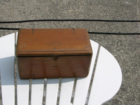 antique 1889 SINGER OAK SEWING BOX AND CONTENTS Cover
