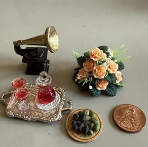 Lote Mixto Casa de Muñecas Miniatura Vino Tinto Jarra, Copas, Aceitunas y Otros Artículos - Imagen 1 de 5